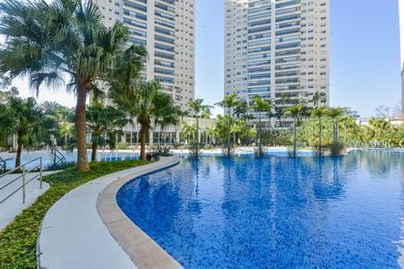 Apartamento à venda com 223m², 4 quartos e 4 vagasÁrea comum - Piscina