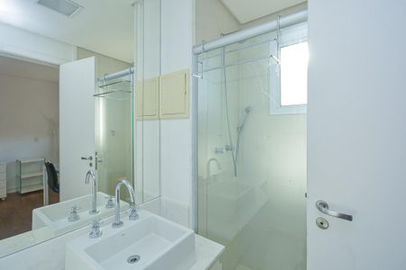 Apartamento à venda com 223m², 4 quartos e 4 vagasBanheiro da Suíte 1