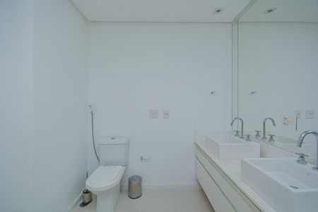 Apartamento à venda com 223m², 4 quartos e 4 vagasBanheiro da Suíte 3