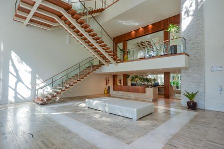 Apartamento à venda com 223m², 4 quartos e 4 vagasHall social
