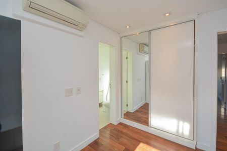 Apartamento à venda com 223m², 4 quartos e 4 vagasSuite 2