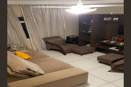 Casa à venda com 3 quartos, 209m² em Vila Dalva, São Paulo