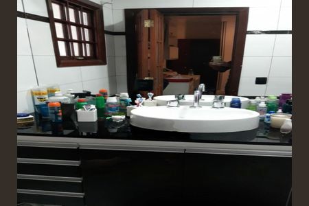 Casa à venda com 3 quartos, 209m² em Vila Dalva, São Paulo