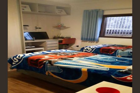 Casa à venda com 3 quartos, 209m² em Vila Dalva, São Paulo