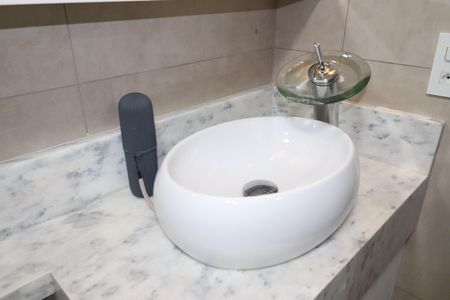 Apartamento à venda com 76m², 3 quartos e 2 vagasBanheiro Quarto 1 suíte