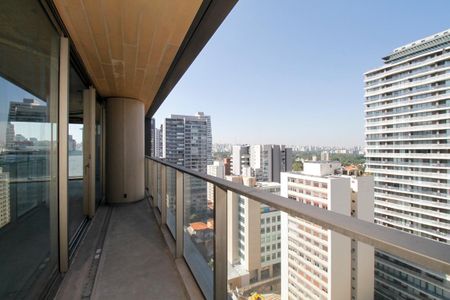 Apartamento à venda com 232m², 3 quartos e 3 vagas Apartamento à venda com 232m², 3 quartos e 3 vagasVaranda da Sala de Estar e Jantar