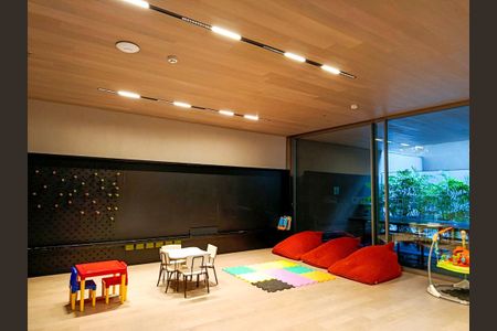 Apartamento à venda com 232m², 3 quartos e 3 vagas Apartamento à venda com 232m², 3 quartos e 3 vagasÁrea Comum - Brinquedoteca