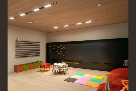 Apartamento à venda com 232m², 3 quartos e 3 vagas Apartamento à venda com 232m², 3 quartos e 3 vagasÁrea Comum - Brinquedoteca