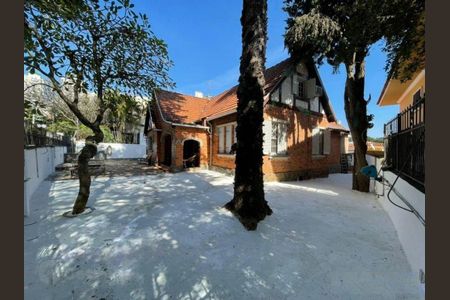 Casa à venda com 4 quartos, 350m² em Pacaembu, São Paulo