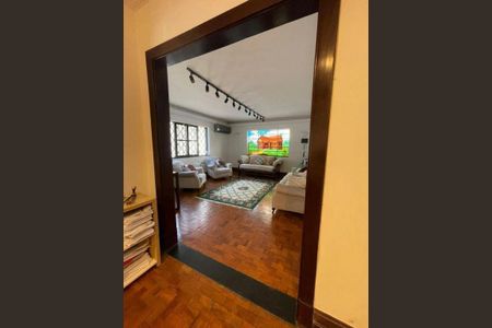 Casa à venda com 4 quartos, 350m² em Pacaembu, São Paulo