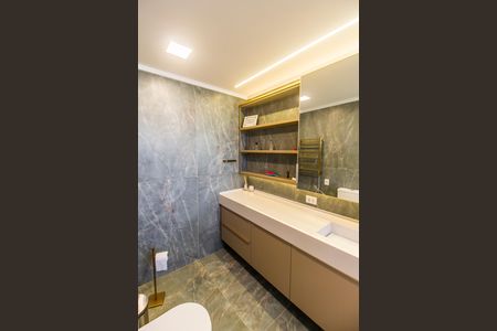 Apartamento à venda com 201m², 3 quartos e 3 vagas Apartamento à venda com 201m², 3 quartos e 3 vagasBanheiro da Suíte