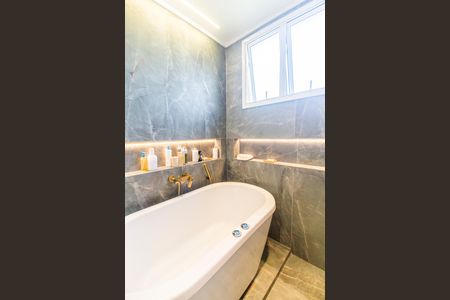 Apartamento à venda com 201m², 3 quartos e 3 vagas Apartamento à venda com 201m², 3 quartos e 3 vagasBanheiro da Suíte