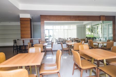 Apartamento à venda com 201m², 3 quartos e 3 vagas Apartamento à venda com 201m², 3 quartos e 3 vagasÁrea comum - Salão de festas
