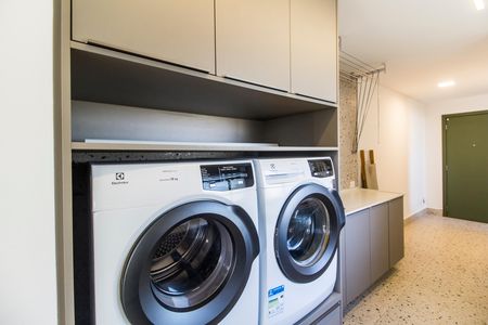 Apartamento à venda com 201m², 3 quartos e 3 vagas Apartamento à venda com 201m², 3 quartos e 3 vagasÁrea de Serviço