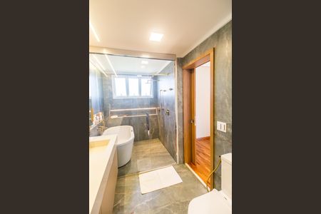 Apartamento à venda com 201m², 3 quartos e 3 vagas Apartamento à venda com 201m², 3 quartos e 3 vagasBanheiro da Suíte