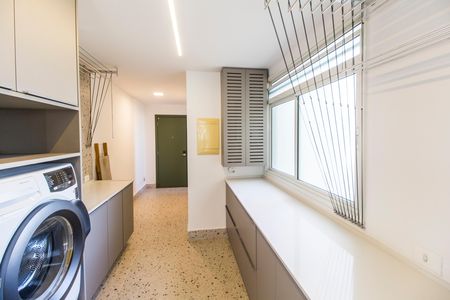 Apartamento à venda com 201m², 3 quartos e 3 vagas Apartamento à venda com 201m², 3 quartos e 3 vagasÁrea de Serviço