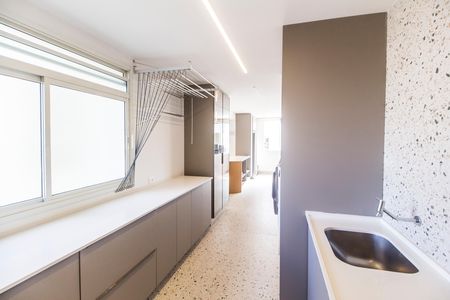 Apartamento à venda com 201m², 3 quartos e 3 vagas Apartamento à venda com 201m², 3 quartos e 3 vagasÁrea de Serviço