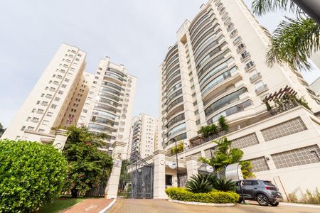 Apartamento à venda com 201m², 3 quartos e 3 vagas Apartamento à venda com 201m², 3 quartos e 3 vagasVista da Rua