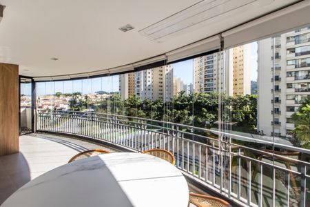 Apartamento à venda com 201m², 3 quartos e 3 vagas Apartamento à venda com 201m², 3 quartos e 3 vagasVaranda gourmet
