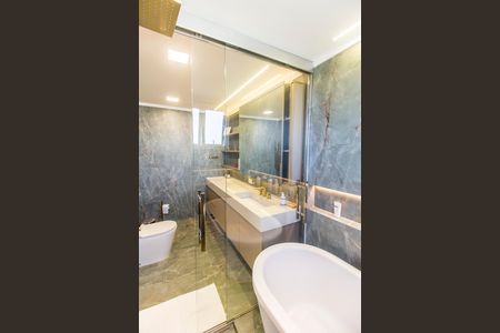 Apartamento à venda com 201m², 3 quartos e 3 vagas Apartamento à venda com 201m², 3 quartos e 3 vagasBanheiro da Suíte