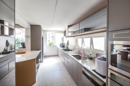 Apartamento à venda com 201m², 3 quartos e 3 vagas Apartamento à venda com 201m², 3 quartos e 3 vagasCozinha