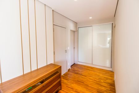 Apartamento à venda com 201m², 3 quartos e 3 vagas Apartamento à venda com 201m², 3 quartos e 3 vagasCloset