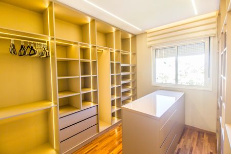 Apartamento à venda com 201m², 3 quartos e 3 vagas Apartamento à venda com 201m², 3 quartos e 3 vagasCloset