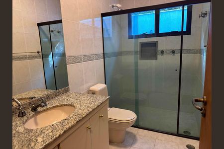 Apartamento para alugar com 275m², 3 quartos e 4 vagasBanheiro 1