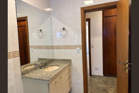 Apartamento para alugar com 275m², 3 quartos e 4 vagasBanheiro 2
