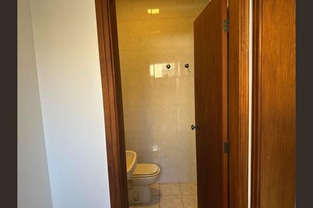 Apartamento para alugar com 275m², 3 quartos e 4 vagasBanheiro de serviço