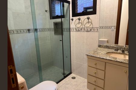 Apartamento para alugar com 275m², 3 quartos e 4 vagasBanheiro da Suíte 1