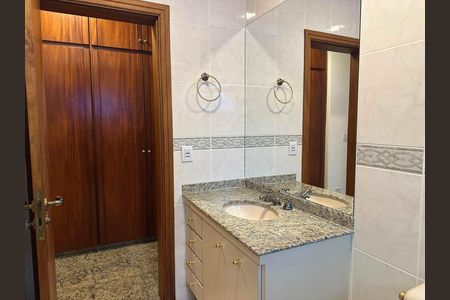 Apartamento para alugar com 275m², 3 quartos e 4 vagasBanheiro 1