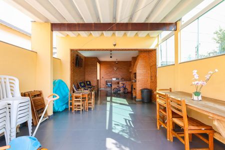 Casa à venda com 186m², 4 quartos e 2 vagasÁrea externa