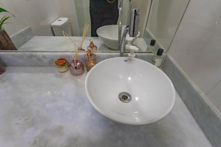 Apartamento à venda com 53m², 2 quartos e 1 vagaBanheiro social 