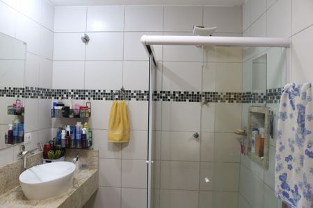 Casa à venda com 143m², 5 quartos e 2 vagasBanheiro social