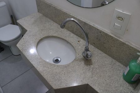 Casa à venda com 143m², 5 quartos e 2 vagasBanheiro social 2