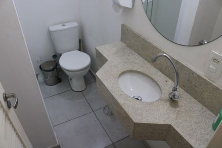 Casa à venda com 143m², 5 quartos e 2 vagasBanheiro social 2
