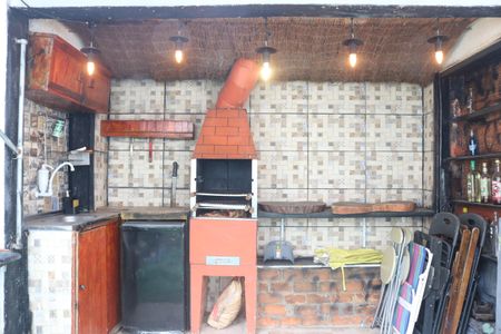 Casa à venda com 143m², 5 quartos e 2 vagasQuintal
