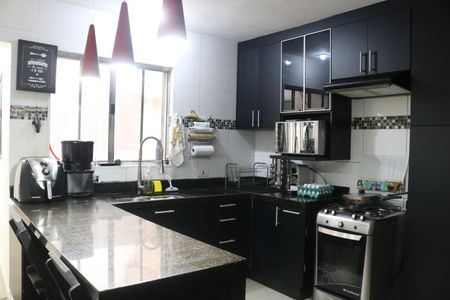 Casa à venda com 143m², 5 quartos e 2 vagasCozinha 1