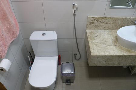 Casa à venda com 143m², 5 quartos e 2 vagasBanheiro social