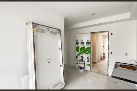 Sala/cozinha de apartamento à venda com 2 quartos, 49m² em Vila Guilhermina, São Paulo