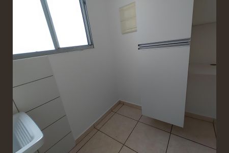 Lavanderia de apartamento para alugar com 2 quartos, 50m² em Presidente Roosevelt, Uberlândia