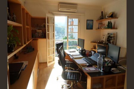 Casa à venda com 4 quartos, 272m² em Vila Sonia, São Paulo