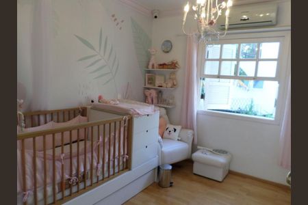 Casa à venda com 4 quartos, 272m² em Vila Sonia, São Paulo