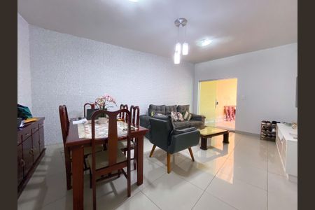 Casa à venda com 6 quartos, 408m² em Califórnia, Belo Horizonte