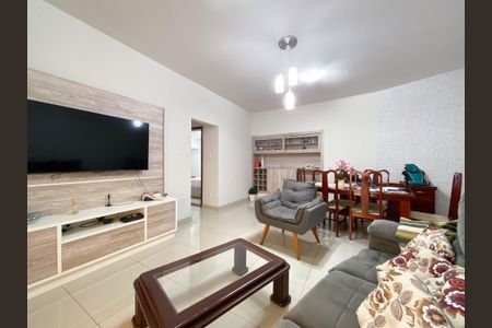 Casa à venda com 6 quartos, 408m² em Califórnia, Belo Horizonte