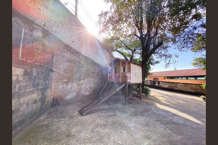 Casa à venda com 6 quartos, 408m² em Califórnia, Belo Horizonte