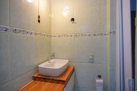 Banheiro suíte  de apartamento para alugar com 3 quartos, 64m² em Santa Cecília, Porto Alegre