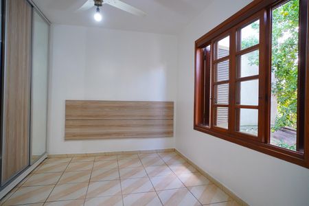 Quarto suíte  de apartamento para alugar com 3 quartos, 64m² em Santa Cecília, Porto Alegre
