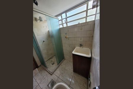 Banheiro de apartamento à venda com 1 quarto, 53m² em Menino Deus, Porto Alegre